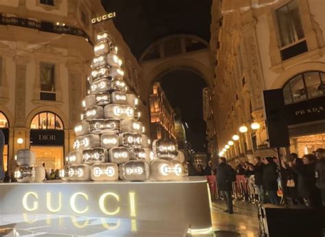 ultima generazione gucci|Perché Ultima Generazione ha sporcato l'albero di Natale di .